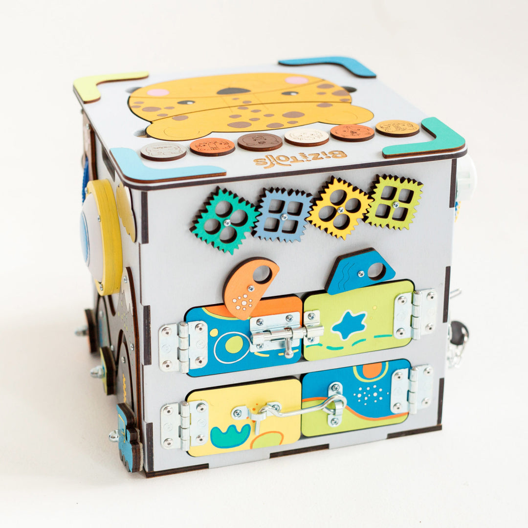 Activity Cube Zoo Animals