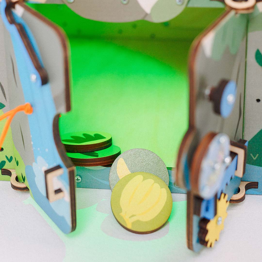 wooden play cube with jungle theme